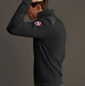 Amazing New Canada Goose 1/4 zip sweater s.M